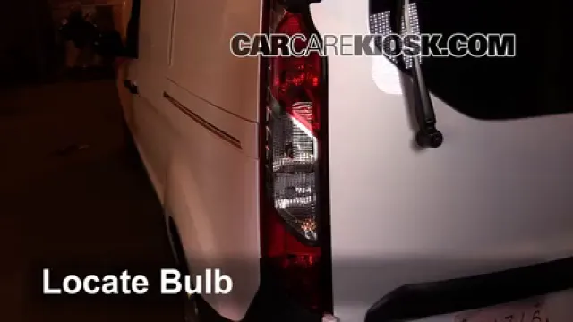 2015 Ford Transit Connect XL 2.5L 4 Cyl. Mini Cargo Van Éclairage Feux de marche arrière (remplacer une ampoule)